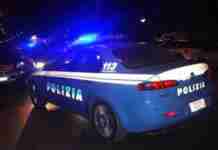 Picchia l’ex compagna in centro e poi inveisce contro la Polizia