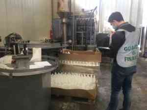 Mondragone, sequestro di 9mila litri di disinfettante e 74mila panni disinfettanti