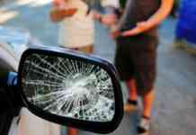 Tentano truffa dello specchietto, denunciati dai carabinieri