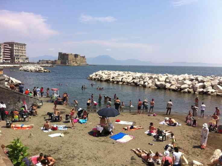 Spiagge libere a Napoli: ecco quando e dove andare