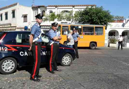 Evade dai domiciliari per raggiungere la sua ex; la minaccia e viene arrestato