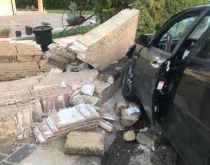 Auto contro cinghiali sull Auto contro cinghiali sull