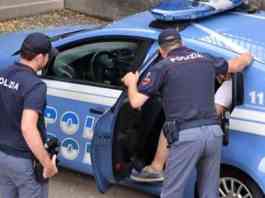 Tenta di violentare una donna, polizia interviene e lo arresta