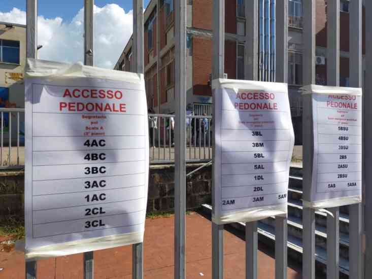 Cancelli chiusi per Covid all’Istituto Nautico di Salerno (FOTO) Cancelli chiusi per Covid all’Istituto Nautico di Salerno (FOTO)