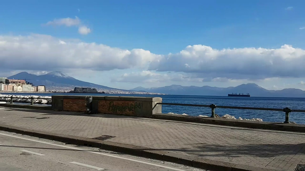 Quel pomeriggio di un giorno da campioni: Festa Napoli sui bus, data e ora infiammano polemiche Quel pomeriggio di un giorno da campioni: Festa Napoli sui bus, data e ora infiammano polemiche