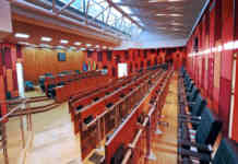 Napoli, occupata la sala del Consiglio Comunale dai Pro Pal