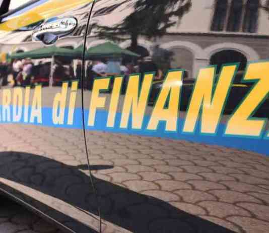 Napoli, prova a corrompere finanzieri con 430 euro: arrestato