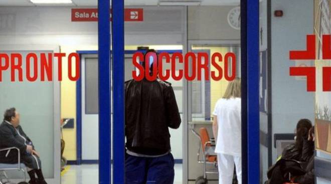 Come una furia in ospedale, distrugge il pronto soccorso