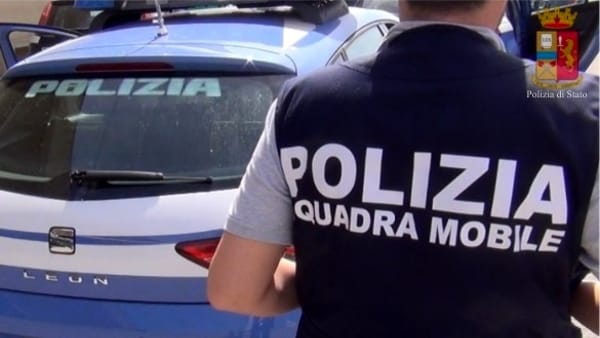 Pretende da imprenditore benzina e sigarette, arrestato