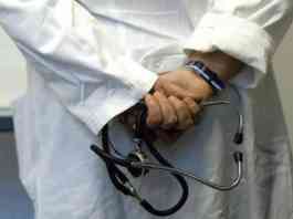 Neonato morì per complicazioni post parto: quattro sanitari indagati Medico