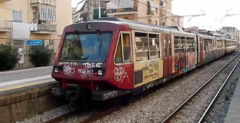 Circumvesuviana, interrotta circolazione tra Castellammare e Sorrento: istituito un servizio bus sostitutivo