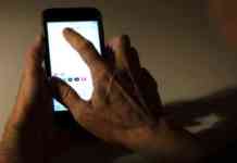 Ricatta una 15enne minacciando diffusione video privati