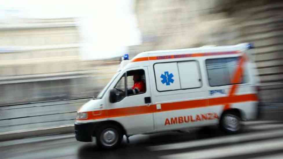 Incidente sulla statale ‘Sorrentina’: morto un motociclista, grave una donna