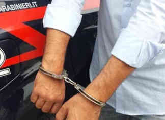 Forio, 10mila euro e droga in casa: in manette un 38enne