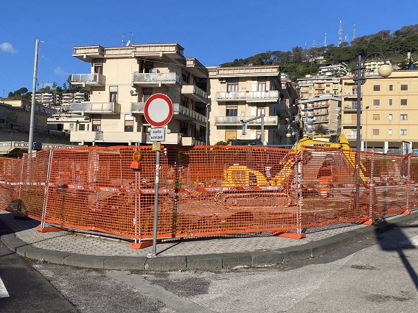 Torrione, da questa mattina al via i lavori in corso in piazzetta Serino Torrione, da questa mattina al via i lavori in corso in piazzetta Serino