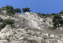 A Cetara istituito il senso alternato sulla SS163 Amalfitana: ancora pietre sull’asfalto