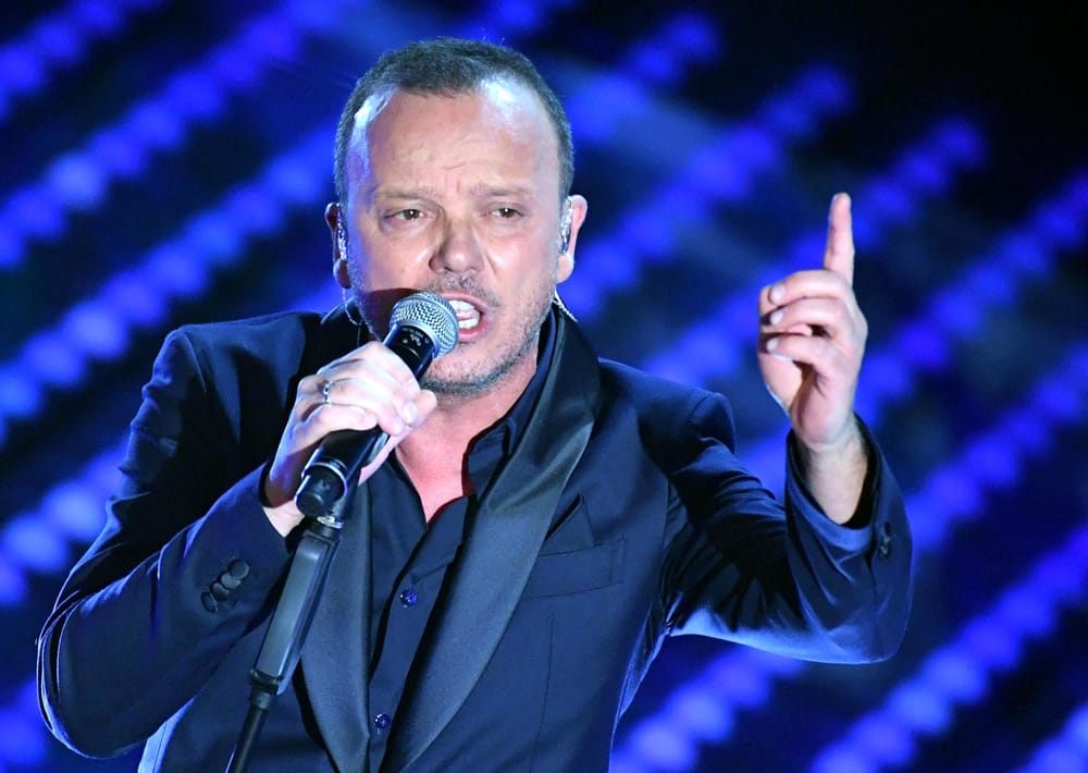 Gigi D’Alessio con Geolier nell’inedito ‘Senza tuccà’