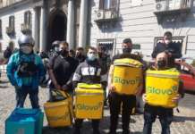 Rider in piazza a Napoli, ‘ora vogliamo un vero contratto di lavoro’