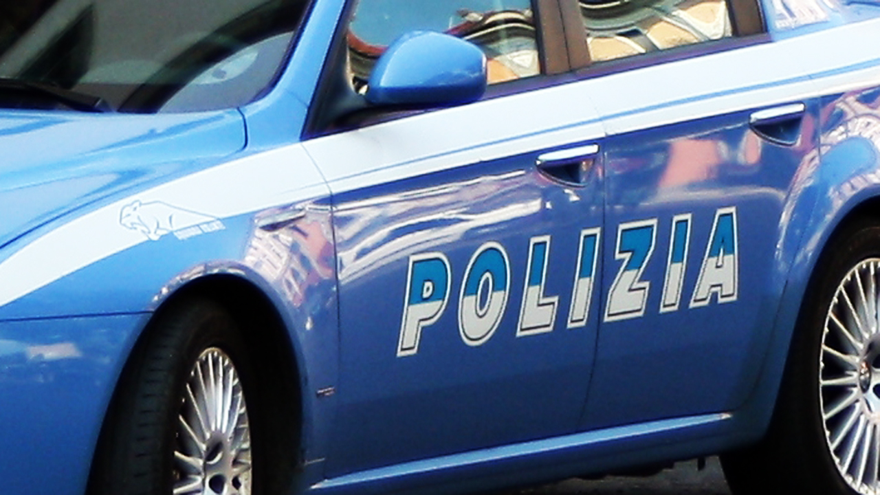 Napoli: la polizia sequestra armi, cartucce e droga