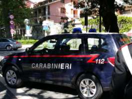 Spacca la vetrina e minaccia il titolare, denunciato dai Carabinieri Mercogliano