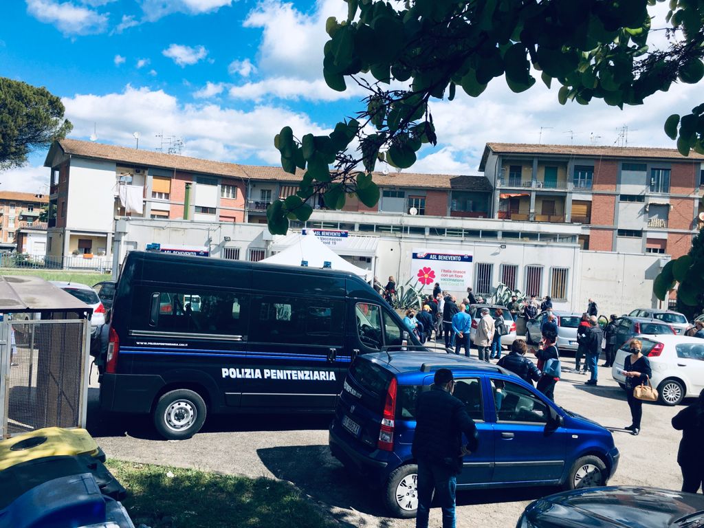 Vaccini, la denuncia di due sanniti over 60: “Aspettiamo da un mese e mezzo, nessuna chiamata” Vaccini, la denuncia di due sanniti over 60: “Aspettiamo da un mese e mezzo, nessuna chiamata”