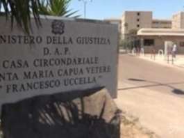 Santa Maria Capua Vetere, detenuti protestano sulle mura del carcere: il Sappe chiede interventi immediati