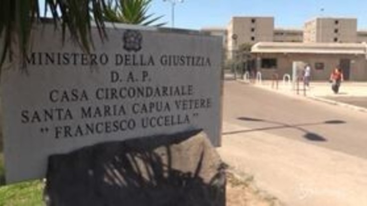 Santa Maria Capua Vetere, ancora tensioni nel carcere: detenuti in rivolta