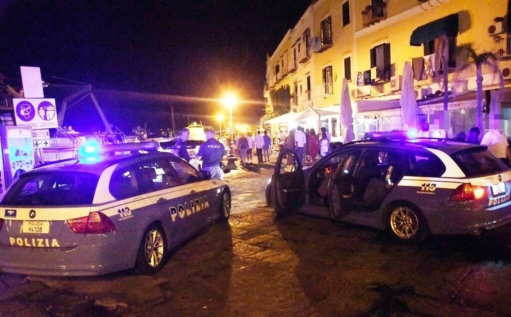 Minacce e lesioni a poliziotti, denunciato ad Ischia
