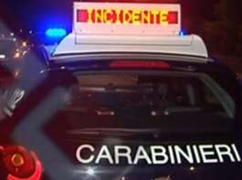 Marano, si ribalta camion dei rifiuti a seguito di un incidente: quattro feriti Carabinieri, incidente