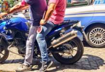 Furto della marmitta di un’auto, inseguiti e arrestati dalla polizia