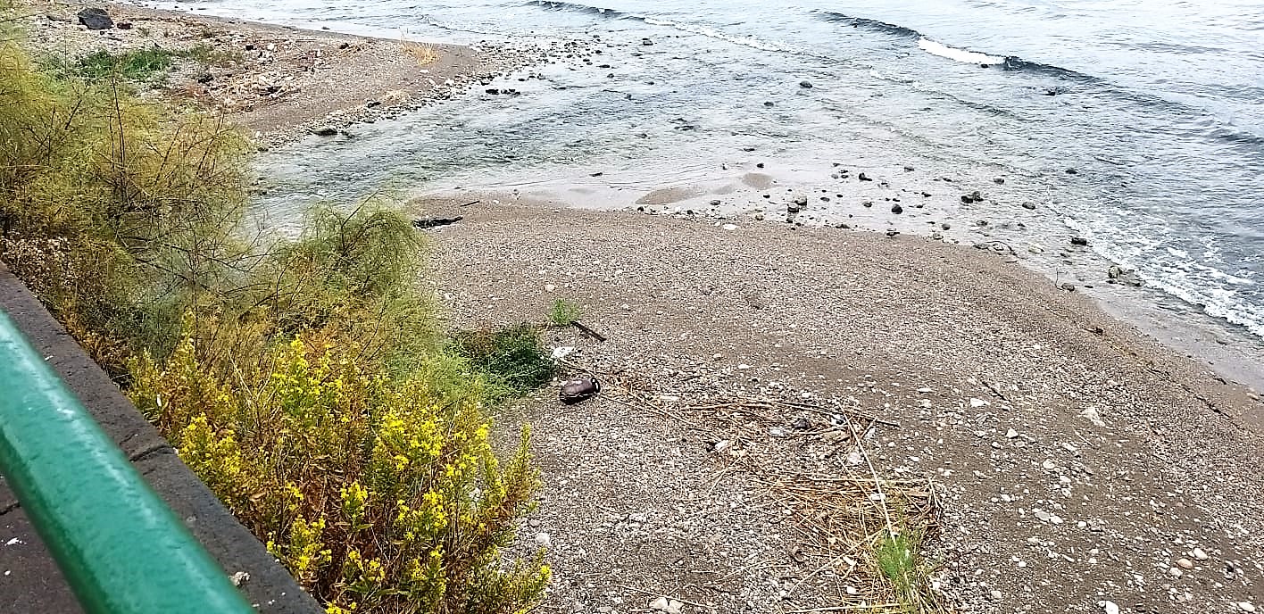 Bombola sulla spiaggia alla foce dell’Irno (FOTO) Bombola sulla spiaggia alla foce dell’Irno (FOTO)
