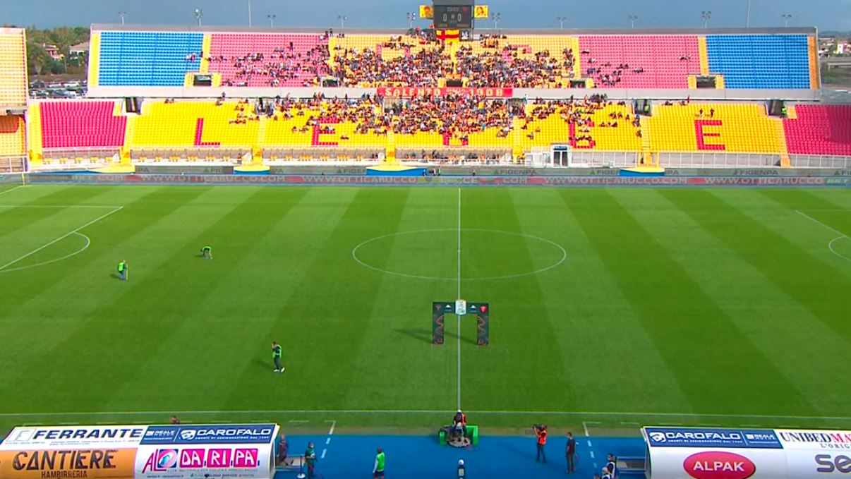 Calcio, scontri durante Lecce Napoli: una denuncia e 4 Daspo Calcio, scontri durante Lecce Napoli: una denuncia e 4 Daspo
