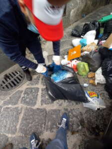 Rifiuti in Via dei Canali: Salerno Pulita contro ristoratori e pescivendoli Rifiuti in Via dei Canali: Salerno Pulita contro ristoratori e pescivendoli