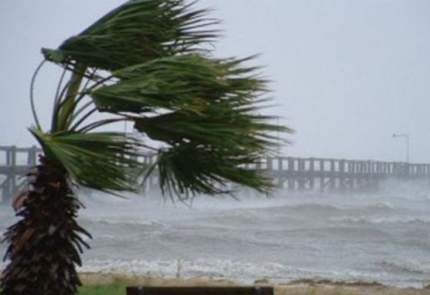 Allerta meteo, domani chiusi a Napoli parchi e pontile Bagnoli