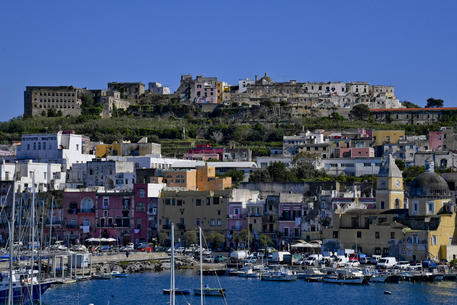 Dal 6 aprile divieto di sbarco a Ischia, Capri e Procida