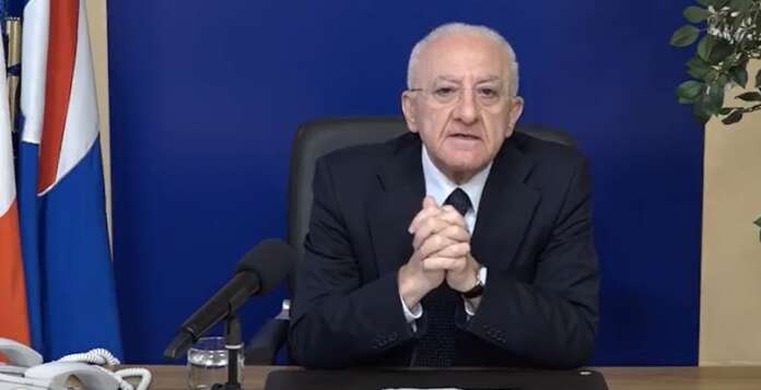 De Luca torna in diretta facebook