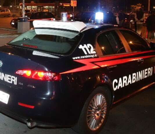 Turista rapinato mentre è seduto dinanzi ad un bar a Napoli