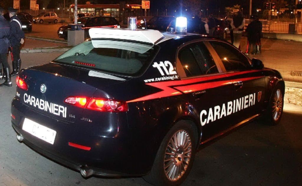Blitz nella piazza di spaccio a Montesarchio, droga sequestrata: tre persone arrestate