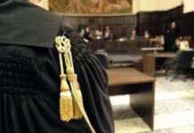 Processo per violenza sessuale e stalking, un testimone rivela: “Il padre dell’imputato mi minacciò di tagliarmi la lingua”