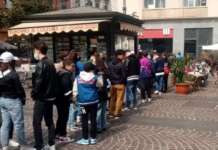 Non solo Moonwatch mania, città in tilt per il re del pollo fritto