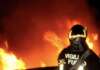 Incendia sterpaglie e provoca rogo a Ischia, denunciato 74enne