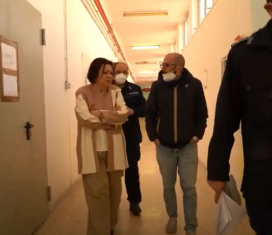 Carcere di Fuorni, la direttrice Romano: “I detenuti spesso ti accerchiano con richieste pressanti” (VIDEO)