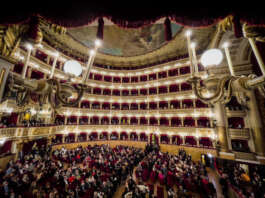 Teatro San Carlo: diecimila visitatori, in trentamila agli spettacoli