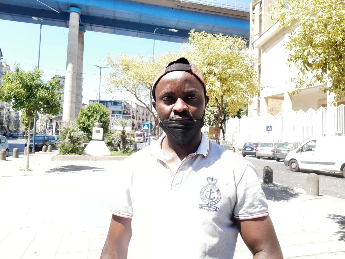 Immigrato ivoriano aggredito mentre va in bici a lavoro: l’analogo fatto tre anni fa