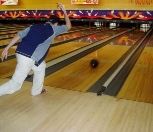 Lite tra giovani in una sala bowling di Casoria, accoltellato 14enne