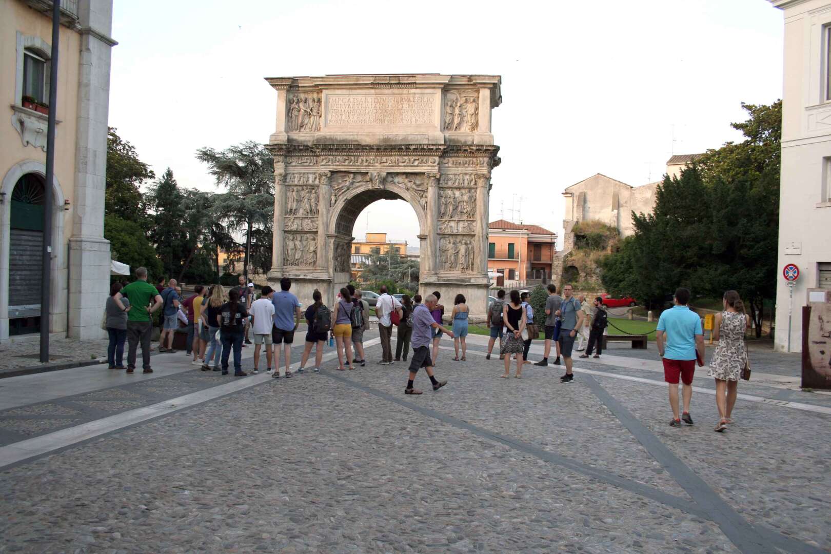 Pasqua 2024, attesi 266mila turisti in Campania: “Giro d’affari di oltre 90milioni”