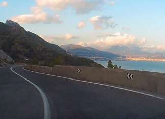 Incidente a Positano, centauro perde il controllo della moto e muore