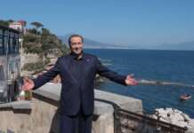 Berlusconi, Forza Italia lo ricorda a Paestum nel giorno dell’87esimo compleanno