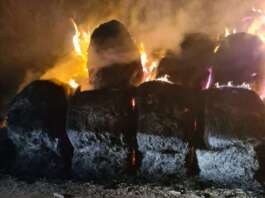 Limatola, rotoballe a fuoco: i caschi rossi domano le fiamme