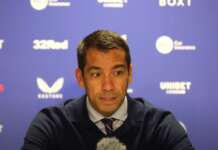 Champions, van Bronckhorst: “Il Napoli è forte ma domani puntiamo al riscatto”
